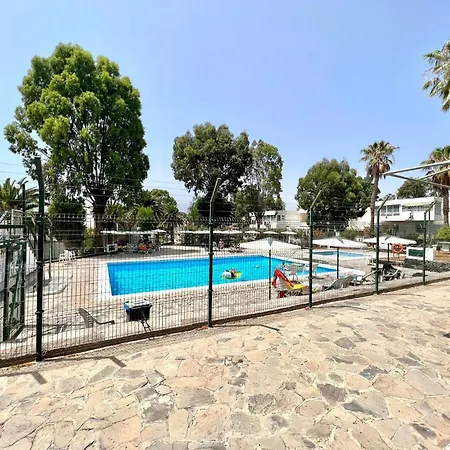 With Wifi, Pool And Bbq In 아파트 *